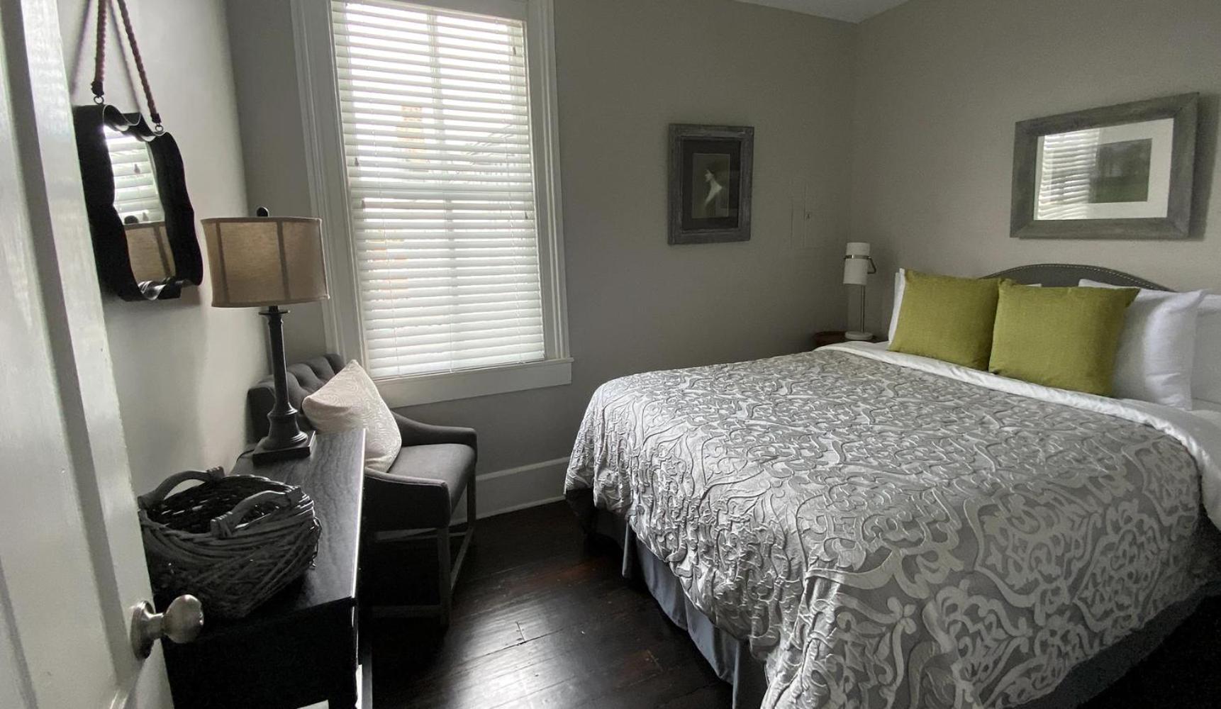 Hotel Laurance Luray Bagian luar foto